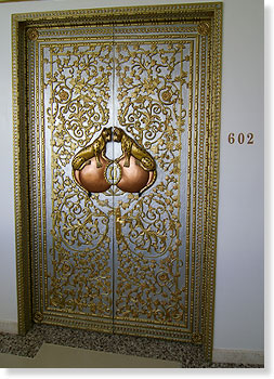 贅沢な602号室の扉